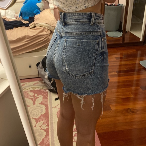 Super cute Zara shorts only worn once or twice - Picture 2 of 3